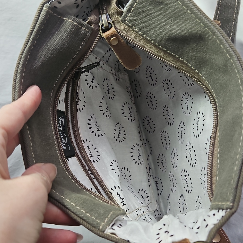 NWOT Myra Patterned Crossbody Bag - Picture 5 of 10